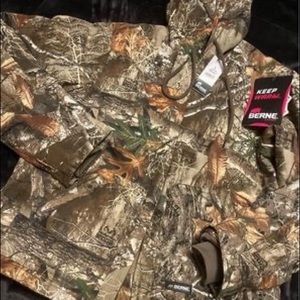 Burne RealTree Camouflage Ladies Coat. This is brand new!! Size ladies Large